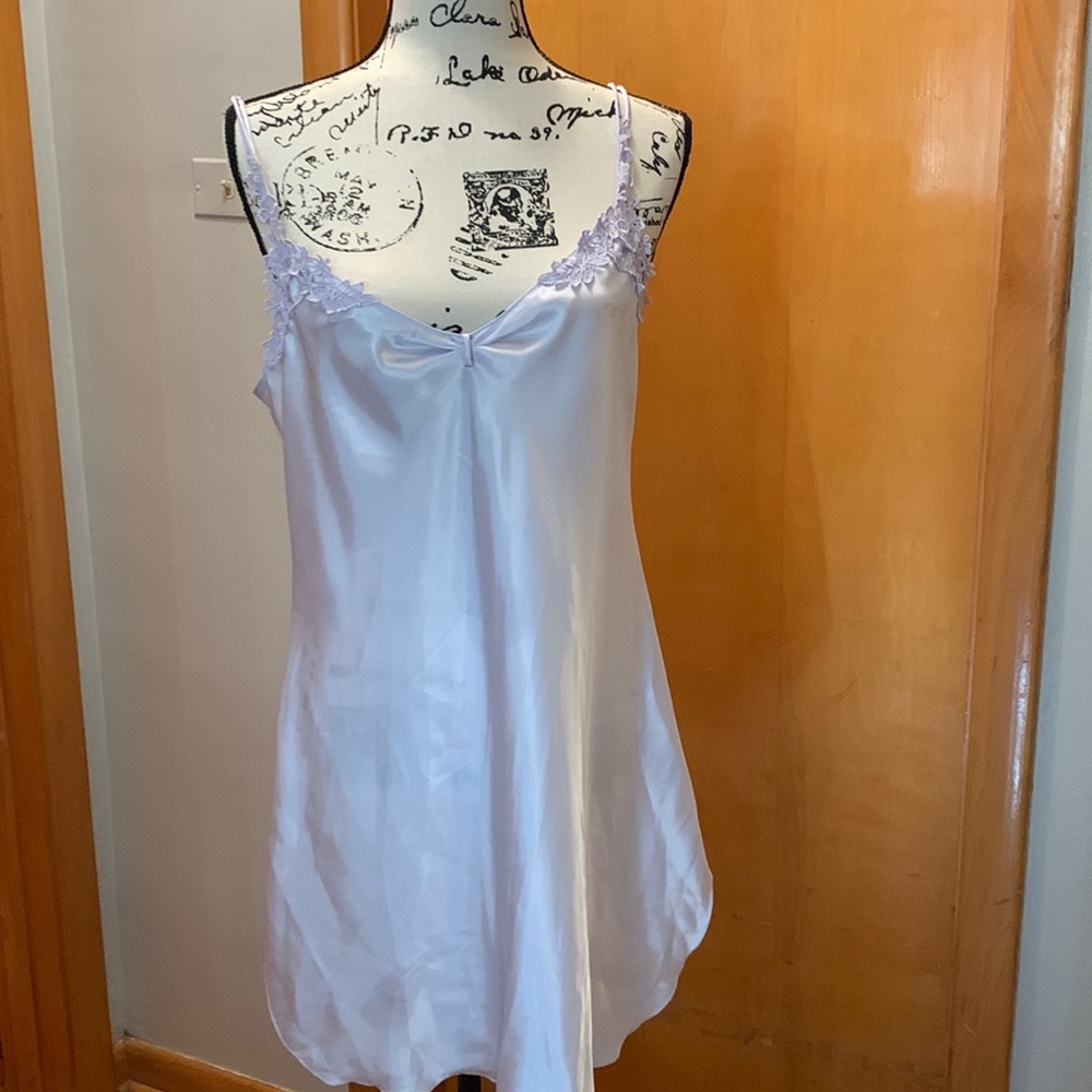 Nine & Company V-neck night gown, with lace trim